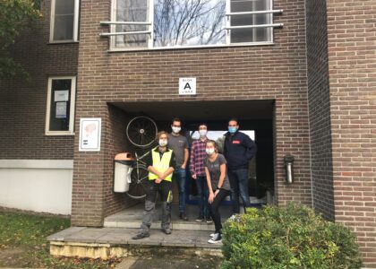 VUB students in front of Jette's campus dormitories